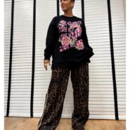 sudadera-rosas-negra-