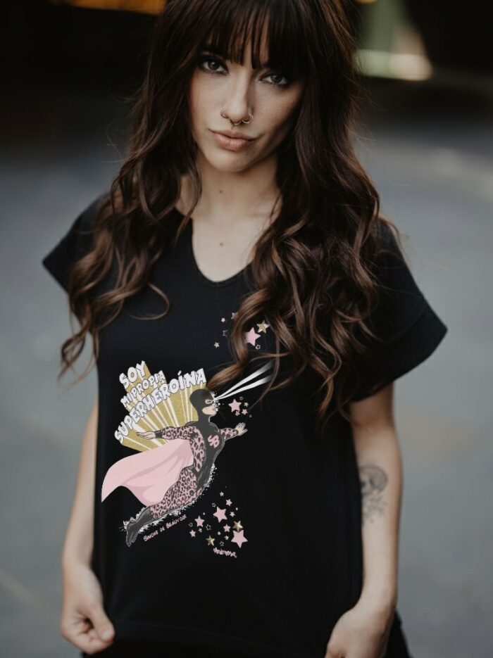 camiseta-negra-simone-de-beauvoir-super-heroina (3)