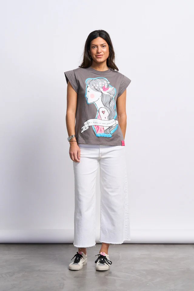anabel_lee_camiseta_gris_aitana__024_640x_crop_center anabel_lee_camiseta_gris_aitana__024_640x_crop_center
