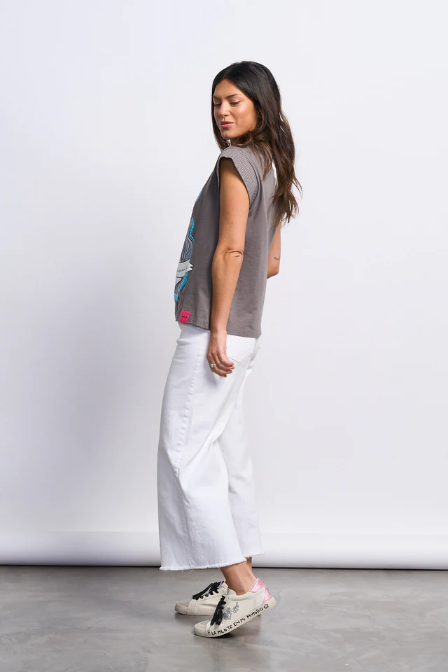anabel_lee_camiseta_gris_aitana__026_640x_crop_center anabel_lee_camiseta_gris_aitana__026_640x_crop_center