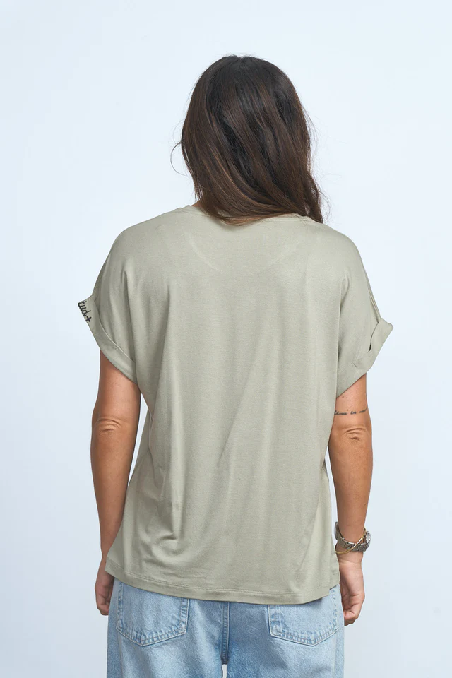 anabellee_camisetas_basicas_2026_019_640x_crop_center anabellee_camisetas_basicas_2026_019_640x_crop_center