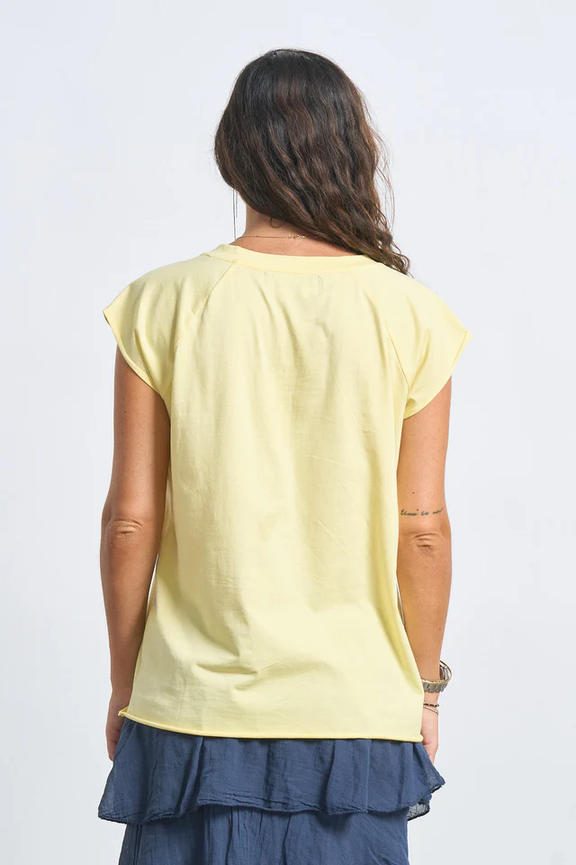 anabellee_camisetaamarilla_015_640x_crop_center anabellee_camisetaamarilla_015_640x_crop_center