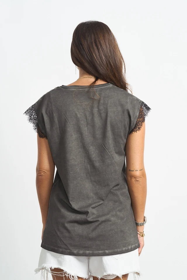 anabellee_camisetagrisencaje_respira_006_640x_crop_center anabellee_camisetagrisencaje_respira_006_640x_crop_center