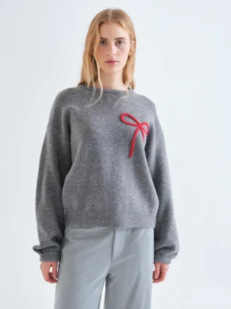 Jersey punto gris con detalle de lazo rojo